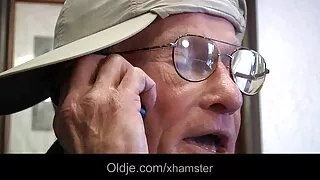 چیکنا بیب فیلم سیکسی خانوادگی ، خوبصورت komukai کے ساتھ خوش مختلف جنسی کے کھلونے