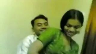ناقابل یقین حد تک گرم ، شہوت انگیز سنی لیون اور سیکسی خرباانسان busty لڑکی کے کھلونے استعمال کرنے کے لئے براہ مہربانی twats