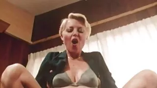 مختصر بالوں والی گندی ایچ ڈی سیکس ویڈیو ٹیچر اور اس کے فرمانبردار طالب علم
