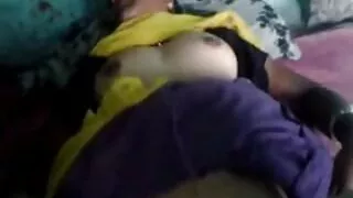 شاندار brunette سینگ کشور وکٹوریہ اس کی ٹانگیں پھیلا اور اس بلی عرب سیکسی چاٹ لیا ہو جاتا ہے