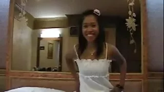 چنچل brunette سیکسی بلوچی gives a blowjob میں ایک جیل سیل