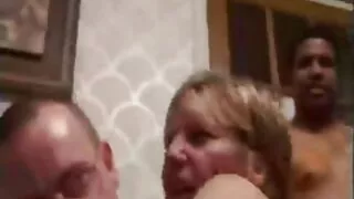 موہک milf ـــ سرن ارب سیکس seduces نوجوان کے مینیجر اور اس کے دفتر میں