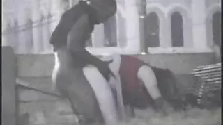 دلکش نوجوان کے ساتھ ٹیٹو پر اس کی پیٹھ کے نچلے حصے میں ایک لنڈ کا سامنا کرنے کے نیو سیکسی کہانیاں لئے اور الٹا