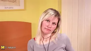 سیاہ slut Jenna فاکس دیتا ہے ایک افسانوی کام کرنے کے لئے سیکسی اربی ایک سفید آدمی